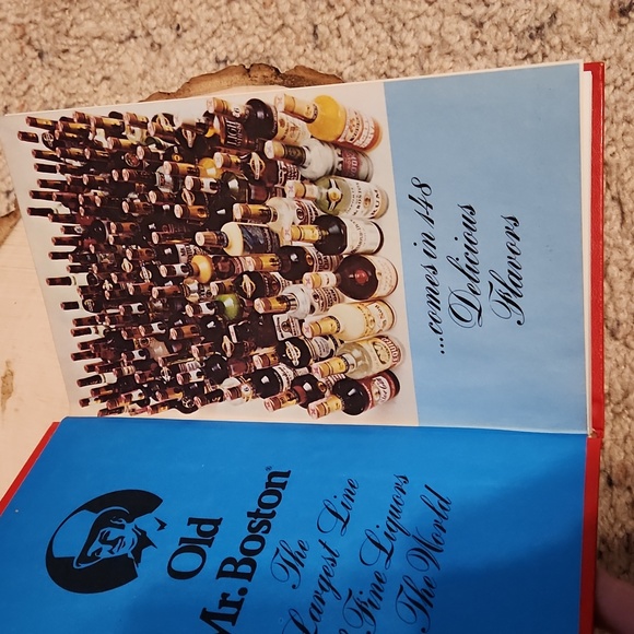 Mr. Boston Deluxe Official Bartenders Guide 1978 New World Wide Edition - Picture 3 of 5